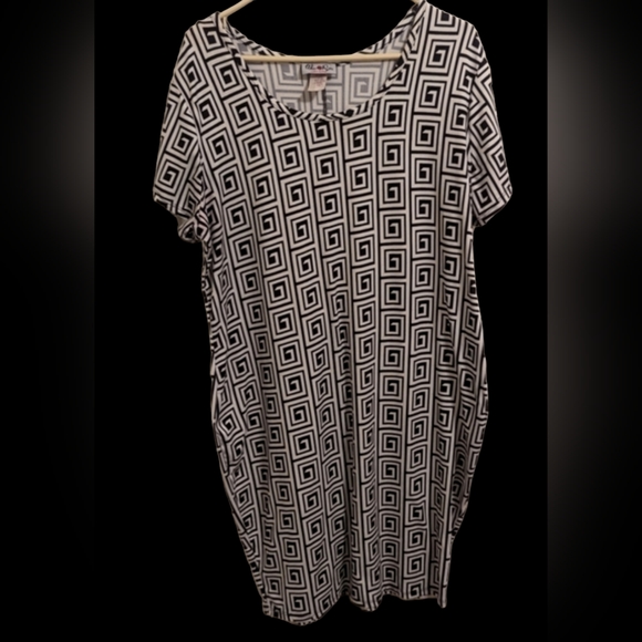 Urban Rose🌹Dress Black & White Size 2x - Picture 3 of 8